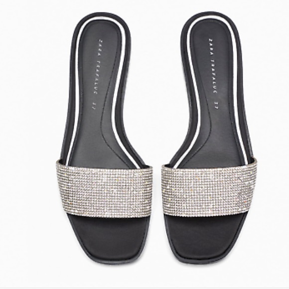 BLOGGERS FAVORITE | Zara Shiny Flat Sandals - Picture 2 of 7